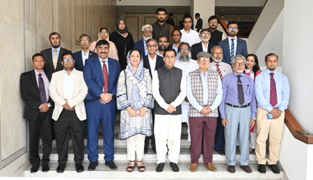 Islamabad 16.06.2026: Speaker National Assembly Sardar Ayaz Sadiq in a group photo with Bangladeshi delegation of members of Higher Education at Parliament House
